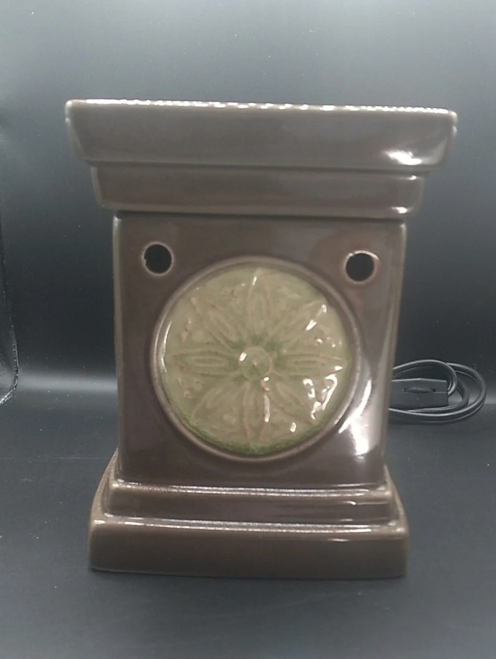 Retired Scentsy Lotus Flower Green (B9)